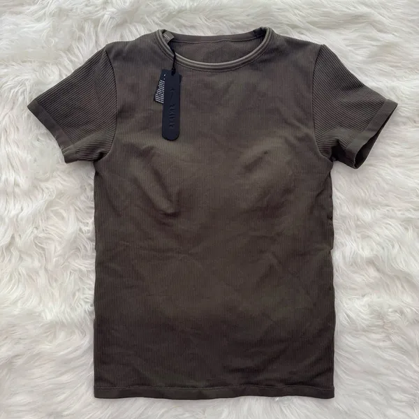 Nike Skims Ribbed Seamless Short Sleeve Top Dusty Oakmoss / Dune Size Medium - Image 4
