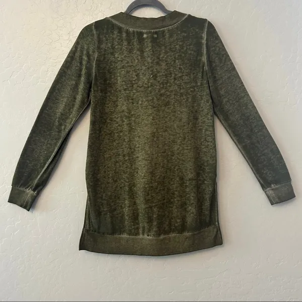 ⭐️Abound green vintage looking high low long sleeve vneck sweater size XS - Image 10