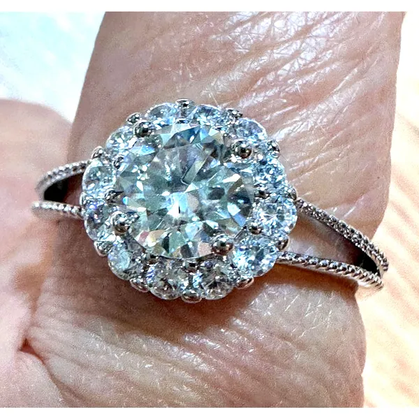 1 carat Moissanite Round Cut Ring with Accents Size 8 - Image 9