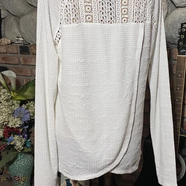 LUCKY BRAND Thermal Henley w/Crochet Detail & split lower back overlap- NICE ONE - Image 6