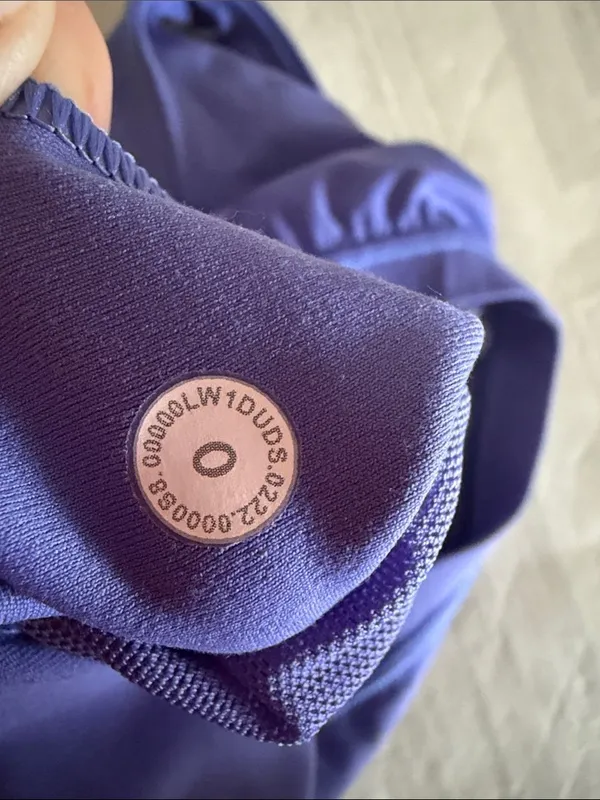 Lululemon Purple Cropped Tank Top Built-In Bra Size 0 V Neck Yoga Workout - Image 6