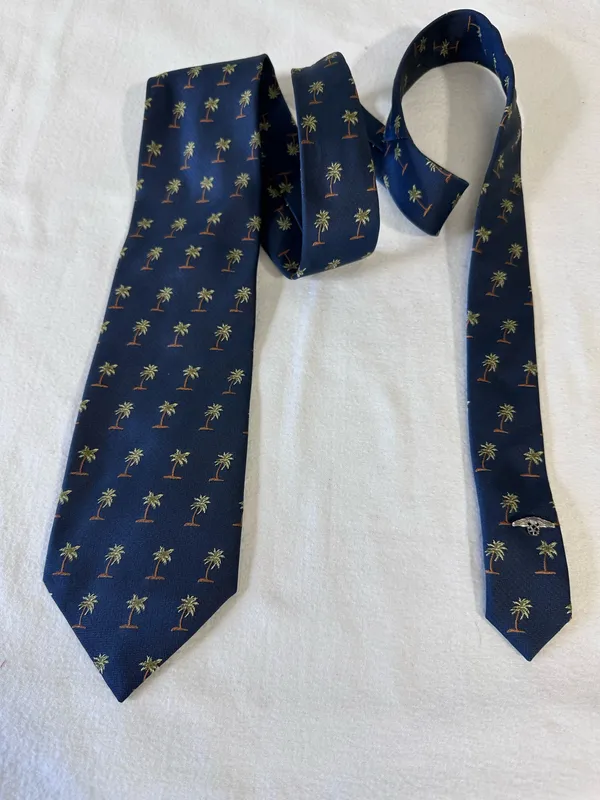 Tommy Bahama Mens Navy Blue Silk Tie Palm Tree Tropical Beach - Image 3