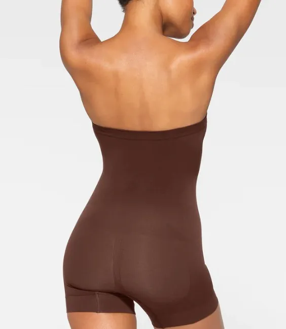 SKIMS Strapless Sculpting Shortie Bodysuit XS - Image 4