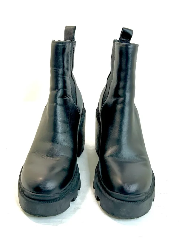Steve Madden Roxie Platform Bootie in Black Leather, Chunky Lug Sole, size 9 - Image 6