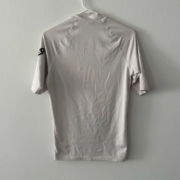 Quicksilver Off White Short Sleeve Rash Guard Surf Tee No Size Tag Est. Size Men’s S - Image 10