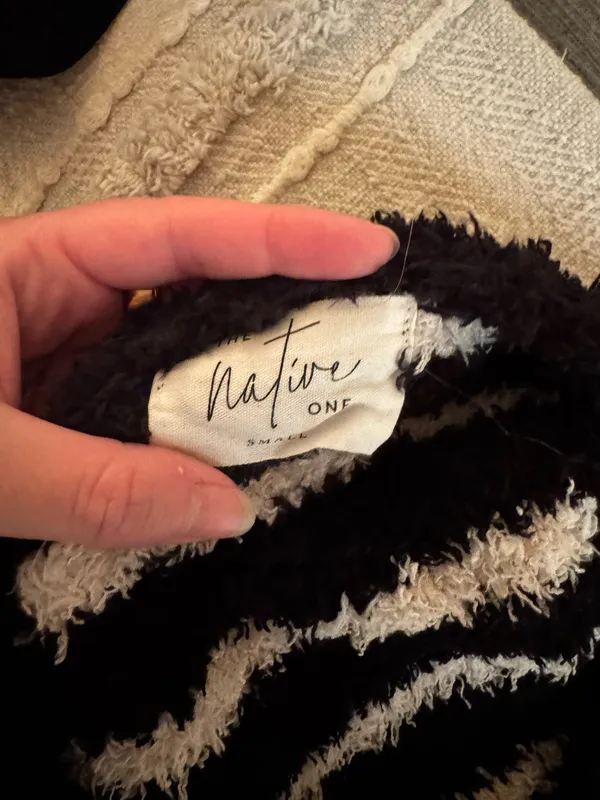 Black and white sweater the native one - Image 2