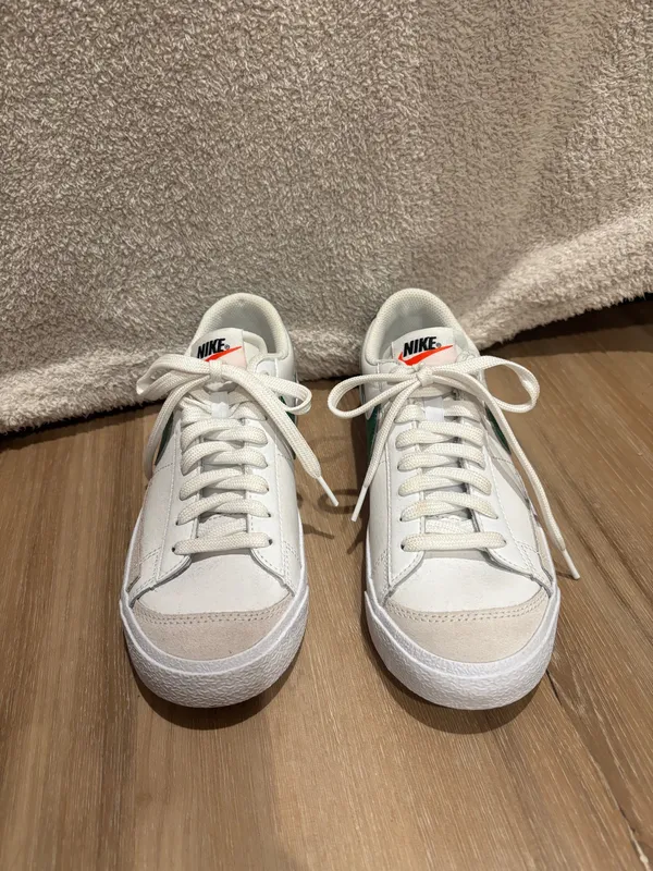 Nike shoes - Image 2
