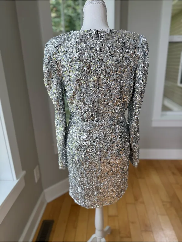 Lulu's Silver Sequin V-Neck Long Sleeve Mini Homecoming Dress Size Medium - Image 9