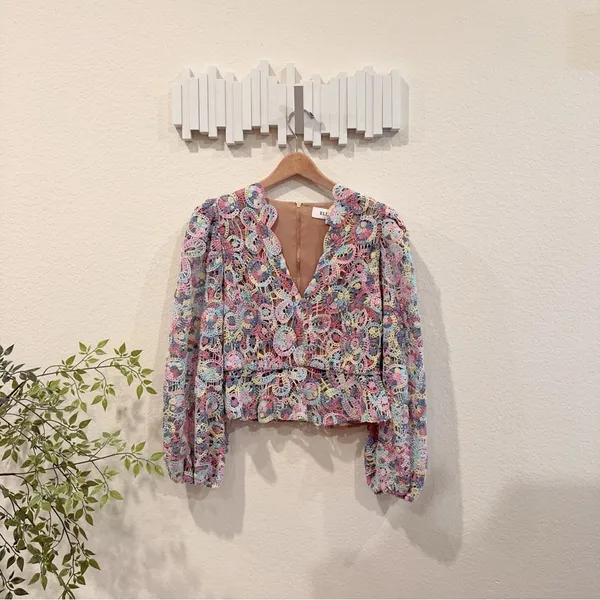 Elliatt Rue Crochet V Neck Long Sleeve Blouse Top Size Small NWT - Image 3