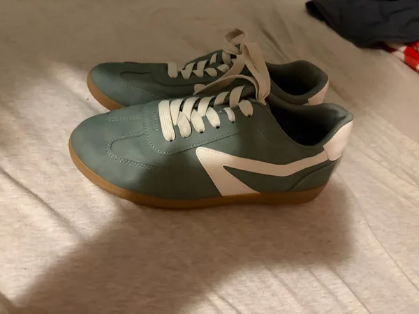 green shoes Size 8 - Image 2