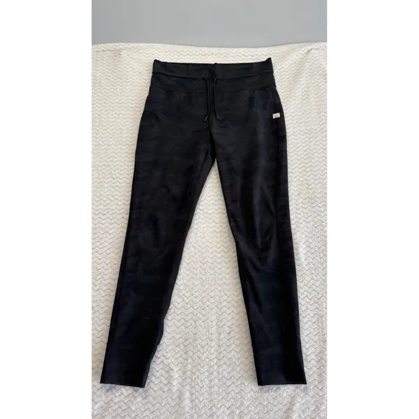 Vuori Performance Jogger Black Camo Tonal Slim Tapered Activewear Pants Women - Image 2