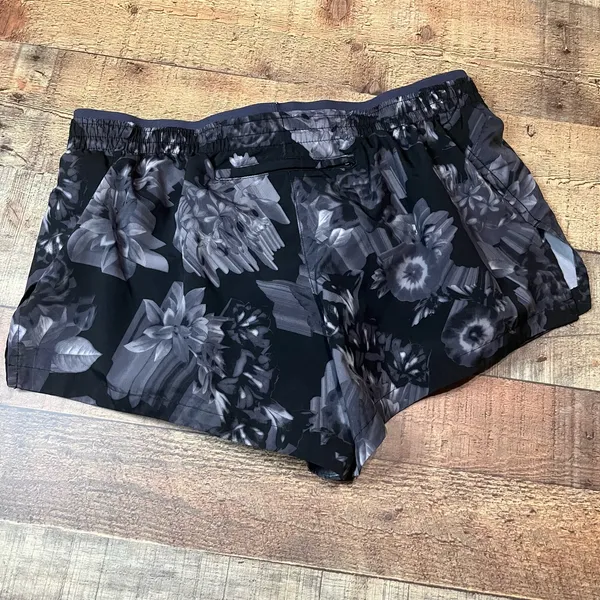 Nike Bundle Black & Floral DriFit Drawstring Lined Pockets Running Shorts Sz M - Image 4