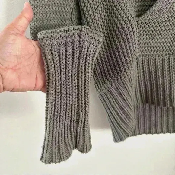 American Eagle Outfitters Sweater Cable Knit Ribbed Long Sleeves V-Neck‎ Medium - Image 12