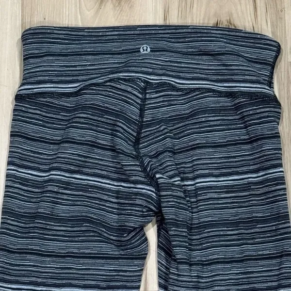 Lululemon Grey Striped Chaturanga Leggings Women’s 6 - Image 3