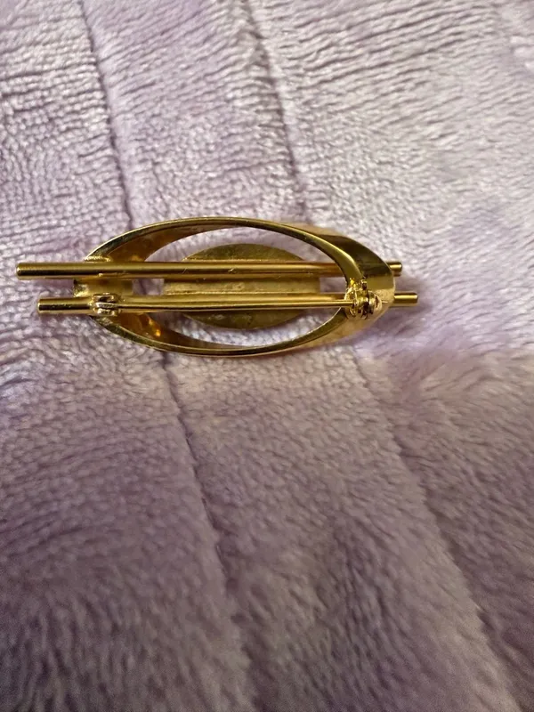 Vintage Mid-Century Modern Gold Tone Oval Brooch with Green Cabochon - Image 2