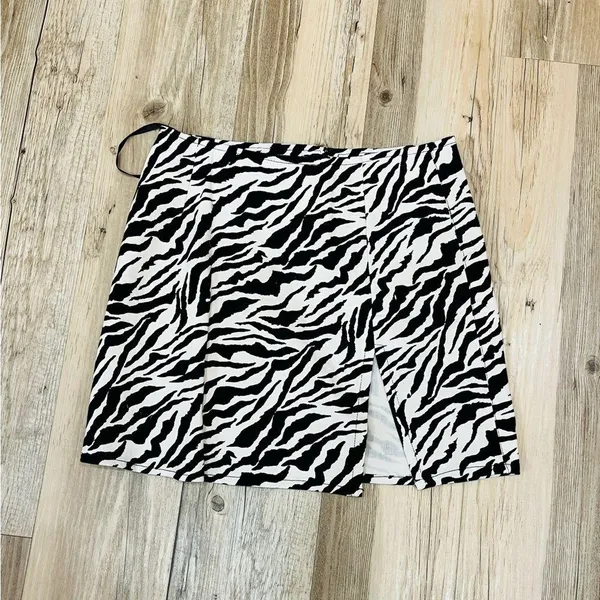 Motel Zebra Pelmet Skirt with slit size Small - Image 8