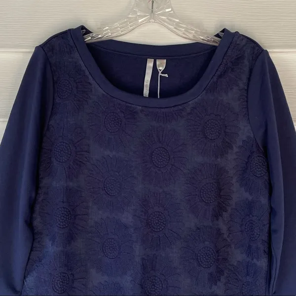 LC Lauren Conrad Embroidered Sweatshirt Sz M - Image 4
