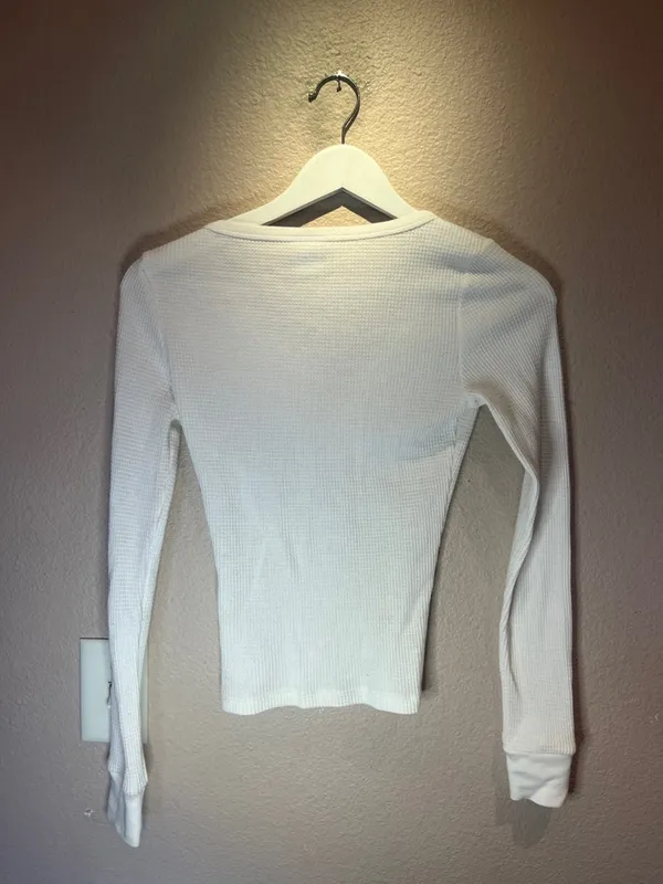Aritzia TNA Women’s White Waffle knit V neck Henley top Size XXS - Image 5