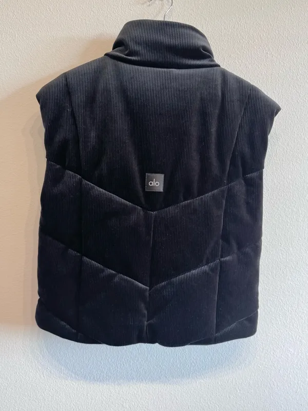 Alo Yoga Ribbed Velour Mountain Side Puffer Vest Small - Image 5