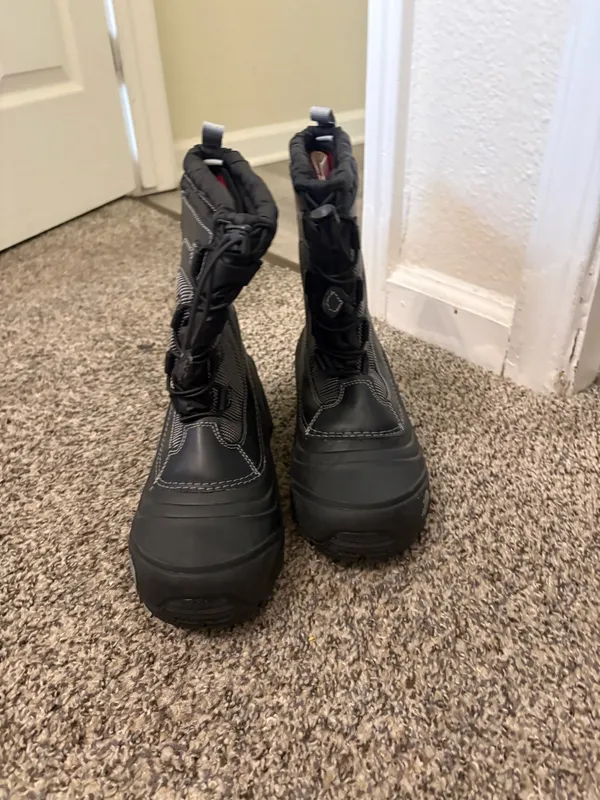 Northface snow boots kids size 5 - Image 5