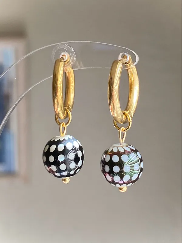 Handmade retro unique quality dot glass beads gold stainless hoop earrings💛 - Image 2