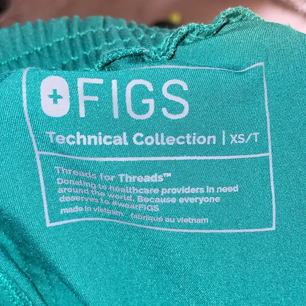 FIGS Hunter green Scrub Set Catarina top and Livingston pants limited edition - Image 11