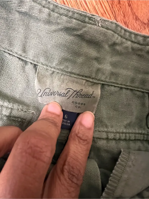 Universal Threads Olive Green Utility Cargo Pants - Image 5