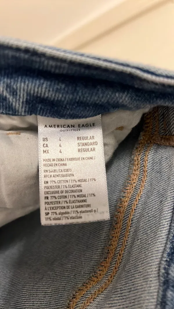 American Eagle Outfitters Curvy Mom Jeans - Image 3