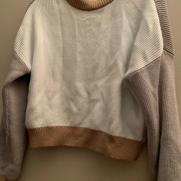 Abercrombie & Fitch Women's Sweater Top Shirt Size XS Brown Long Sleeve Knit - Image 2