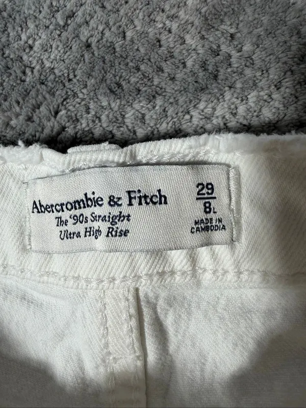 Abercrombie & Fitch The 90s Straight Ultra High Rise White Distressed Jean 29/8L - Image 4