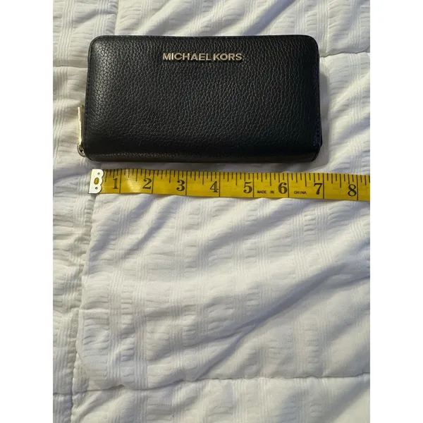 Michael Kors Black Wallet Zipper Gold Travel Classic Old Money Quiet Luxury - Image 6