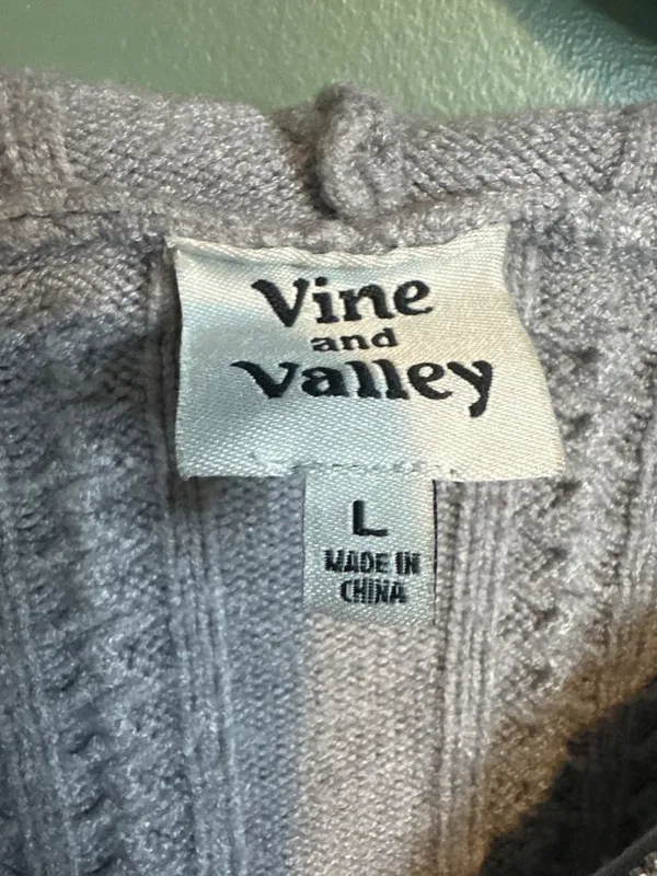 Vine and Valley Gray Cable Knit Zip Hoodie Sweater Women's L Cropped Cozy - Image 2