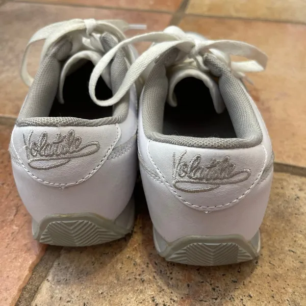 Volatile kicks sneaker with a silver detail size 7 White - Image 4