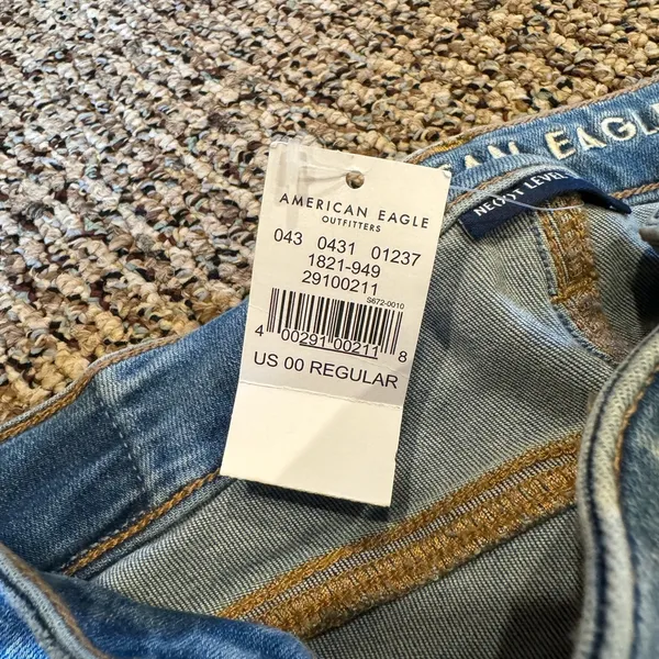 American Eagle ripped jeans - Image 3