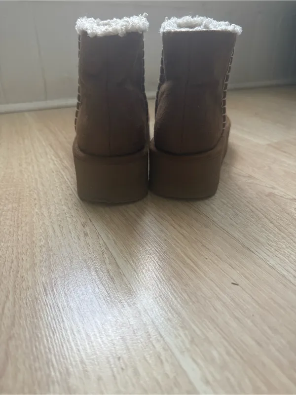 Zara Woman's Brown Suede Boots with Fleece Lining Size EU 37/6.5 - Image 5