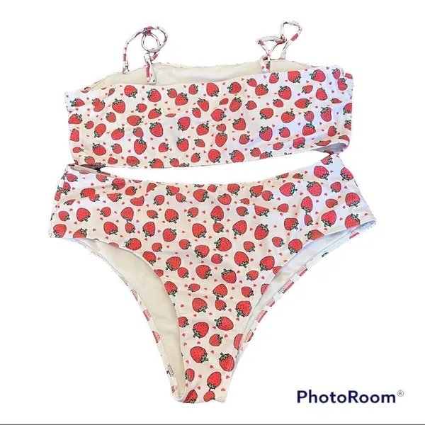 Size 4XL 3 piece strawberry print bikini top bottom coverup EUC - Image 3