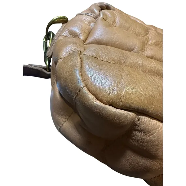 Madewell The Transport Camera Bag: Puff Edition in Warm Hickory Brown - Image 12