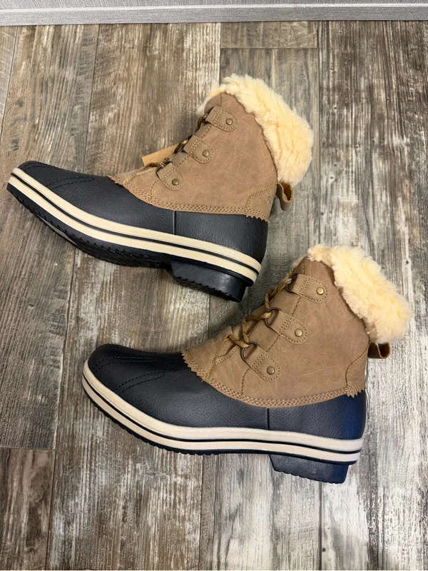 PAWZ Brown and Black Faux-Fur Lined Lace-Up Winter Rain Boot Size 10 - Image 7