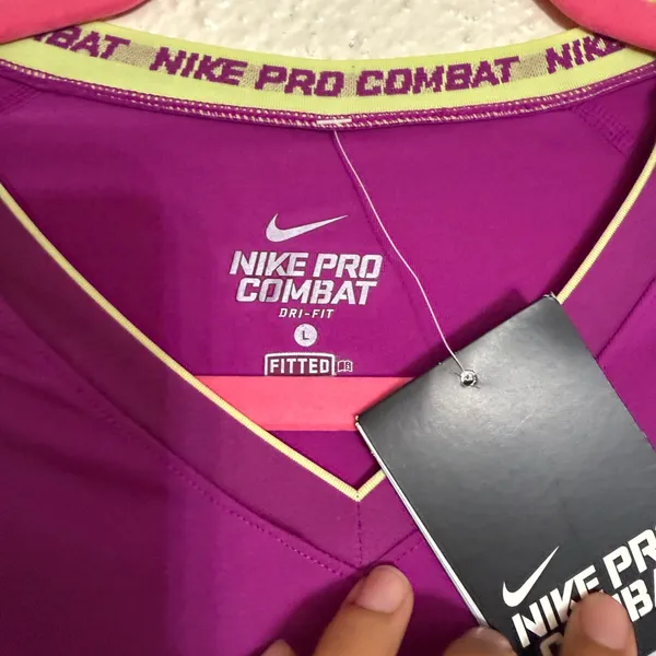 Nike Women's dry fit fitted Magenta Long Sleeve Tee size large NWT - Image 3
