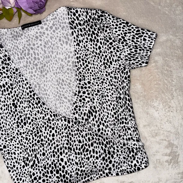 Brandy Melville Black and White Dotted Wrap Top - Image 4
