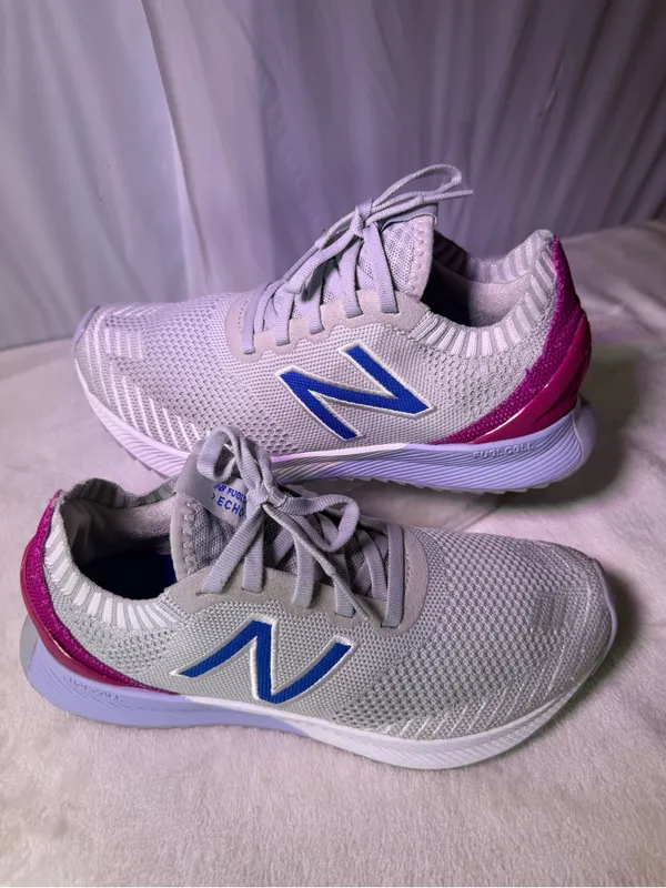 New Balance Women's Light Gray Running Shoe with Purple and Pink Accents - Image 3