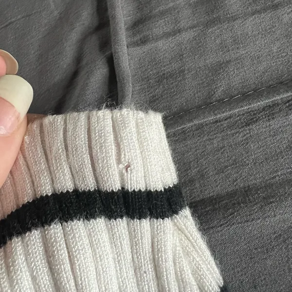 Abercrombie & Fitch Woman’s White & Black Striped Cotton Swearer Size Large - Image 10
