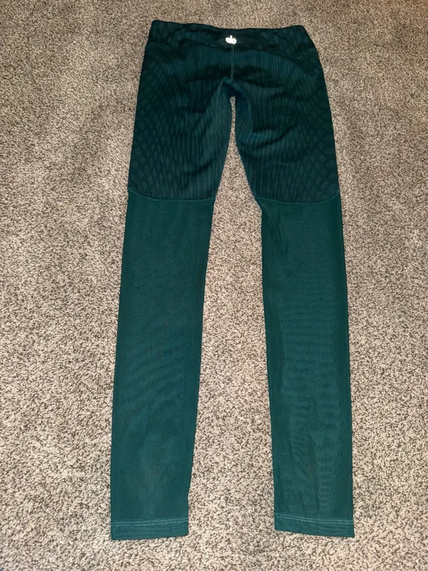 Alo Yoga Women's Green Mesh Leggings Size XS/S 27 inch waist Sheer Legs Stretch Knit Activewear - Image 2