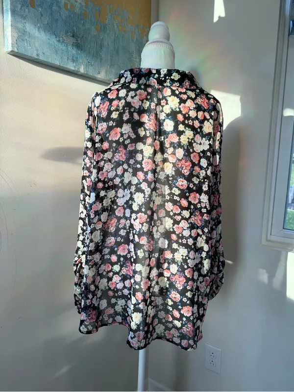 living doll Black Romantic Floral Button-Front Blouse Size XL - Image 3