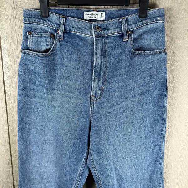 Abercrombie & Fitch Ankle Straight Ultra High Rise Jeans Size 29/8XL Medium Wash - Image 2