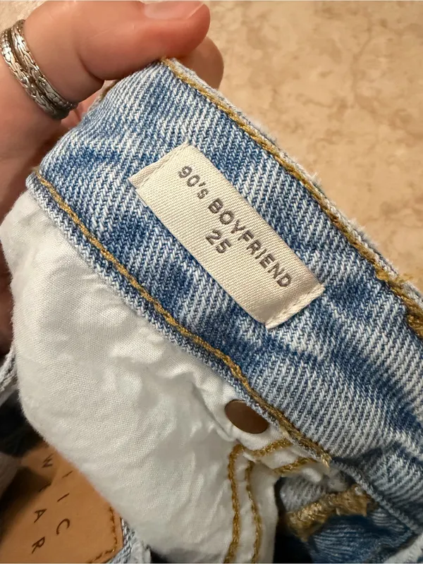 Light Wash High Rise Boyfriend Jeans - Image 3