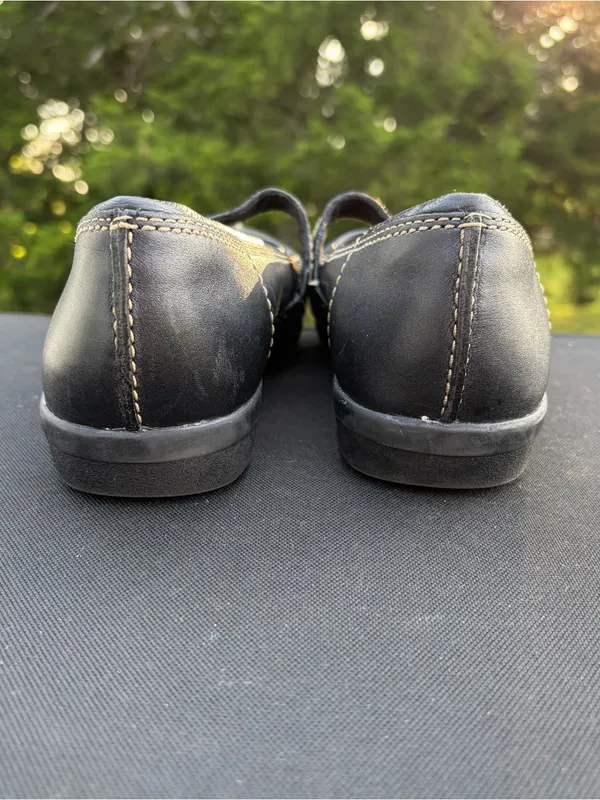 Clarks Black Mary Jane Flats with Contrast Stitching Sz 9.5 - Image 6