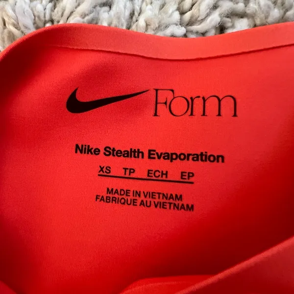 NWT NIKE Form Short-Sleeve Top Jersey Picante Red - Image 4