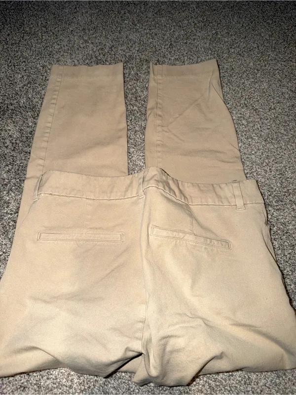 Old Navy Women's Tan Straight-Leg Pants - Image 3