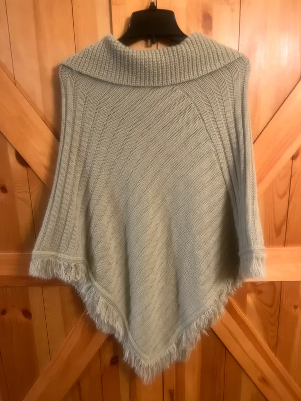 Willow Ridge Poncho-Cape/Shawl Light Green Pull Over One Size 30”Long In Middle - Image 2